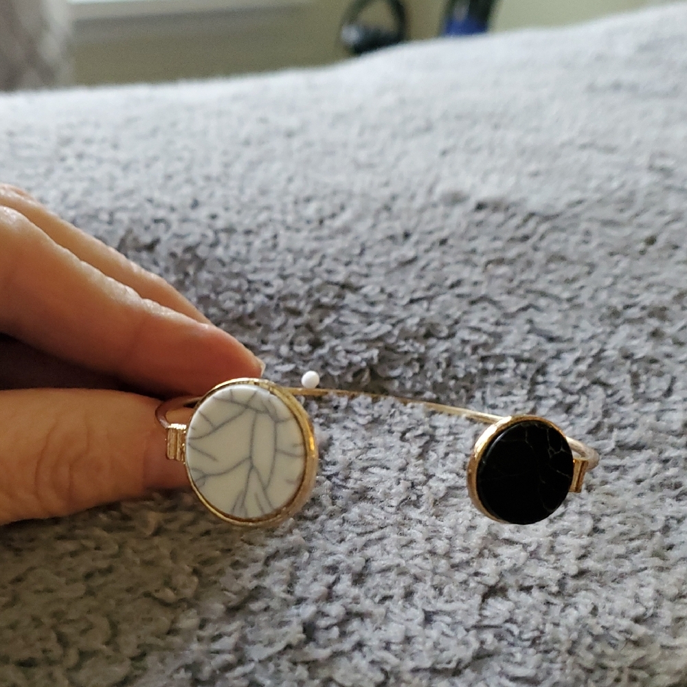 Elegant Gold and Black Marble Bracelet